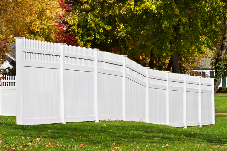 Vinyl Fencing Pros and Cons